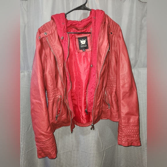 Red jacket - Picture 1 of 3